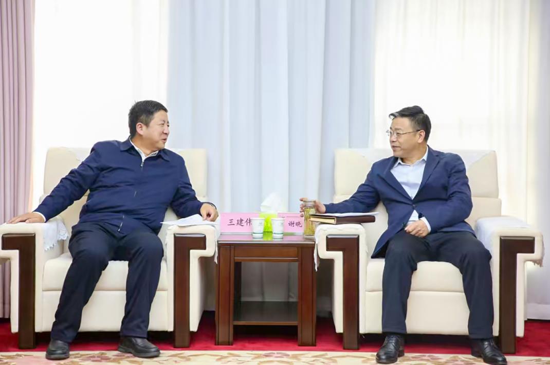 大唐甘肅公司黨委書記、董事長王建偉與甘肅能化集團黨委書記、董事長謝曉鋒會談