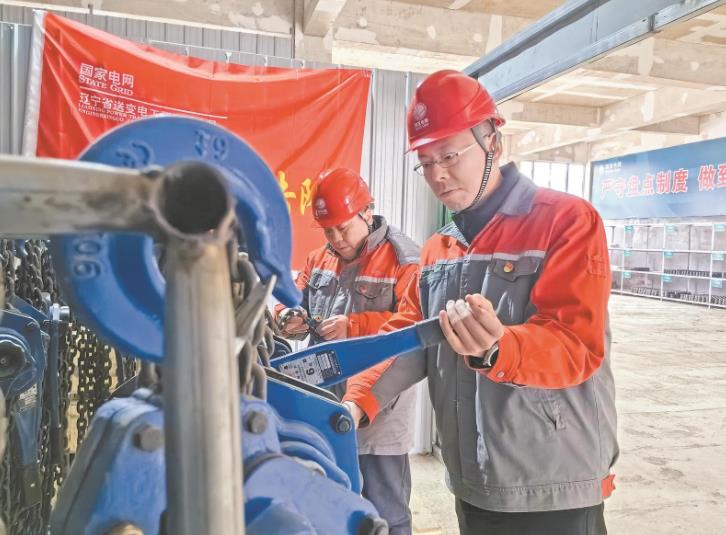 李俊鵬：走南闖北建電網(wǎng)，施工細(xì)節(jié)見真章