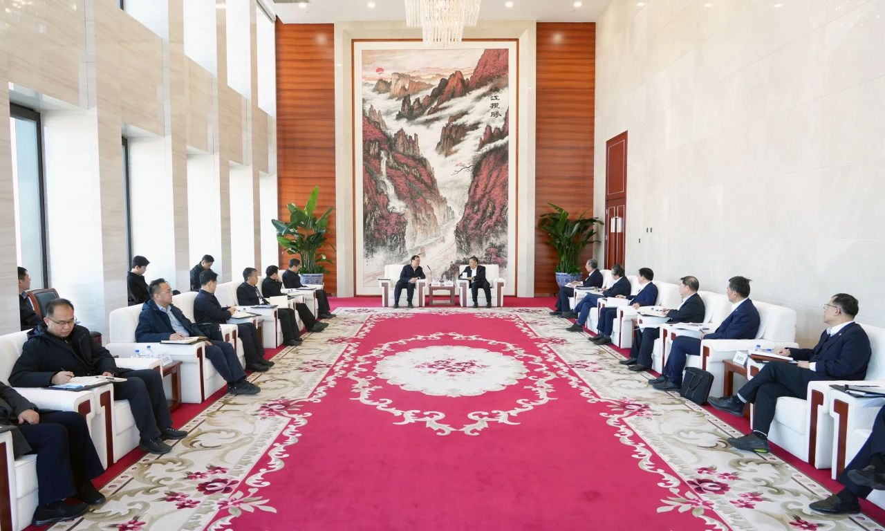 中國(guó)能建董事長(zhǎng)宋海良、總經(jīng)理倪真與中國(guó)南水北調(diào)集團(tuán)董事長(zhǎng)汪安南、總經(jīng)理孫志禹會(huì)談