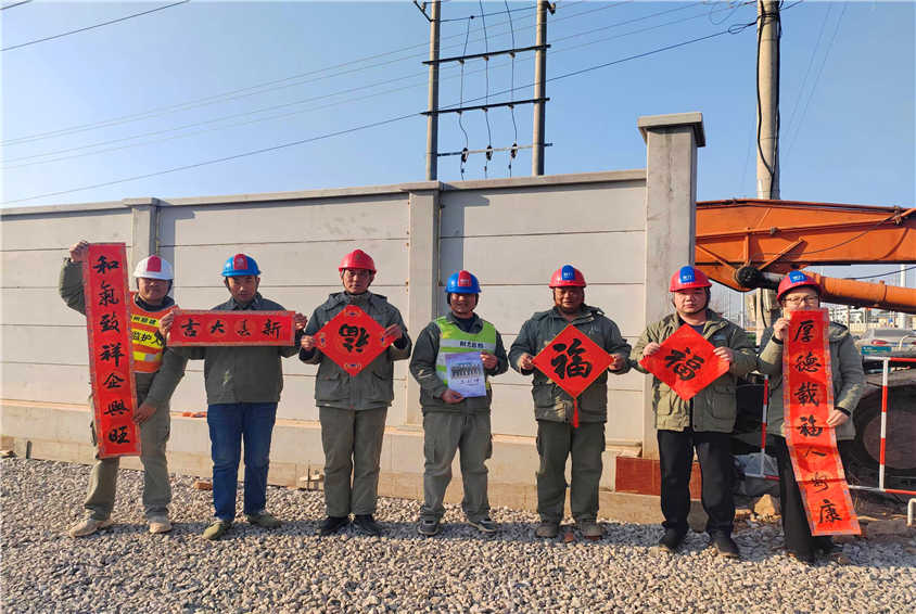 湖北荊力總包公司開展走進(jìn)重點(diǎn)工程項(xiàng)目部，送文化到工地一線慰問活動(dòng)