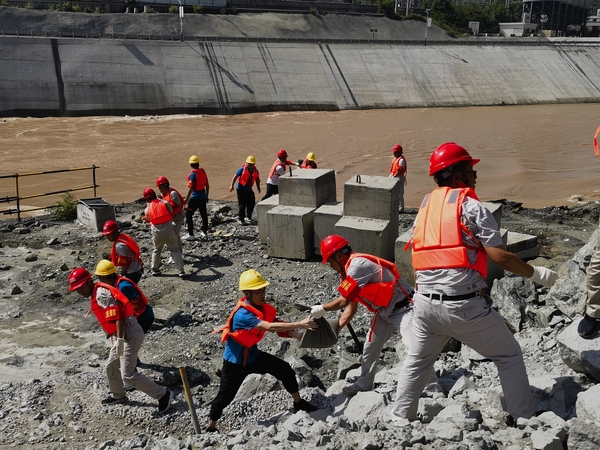 水電五局黨建“銀梭”織暖錦，江畔“擔(dān)當(dāng)”繪新程