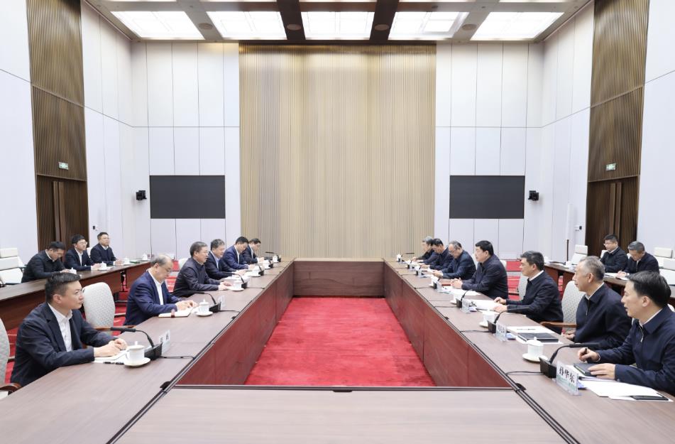 中國電氣裝備董事長李洪鳳、總經(jīng)理周群拜訪國