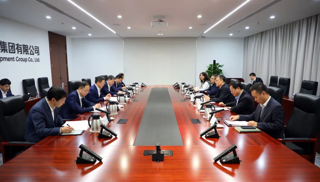 中國(guó)電氣裝備董事長(zhǎng)李洪鳳、總經(jīng)理周群會(huì)見(jiàn)佛山市委書記唐屹峰