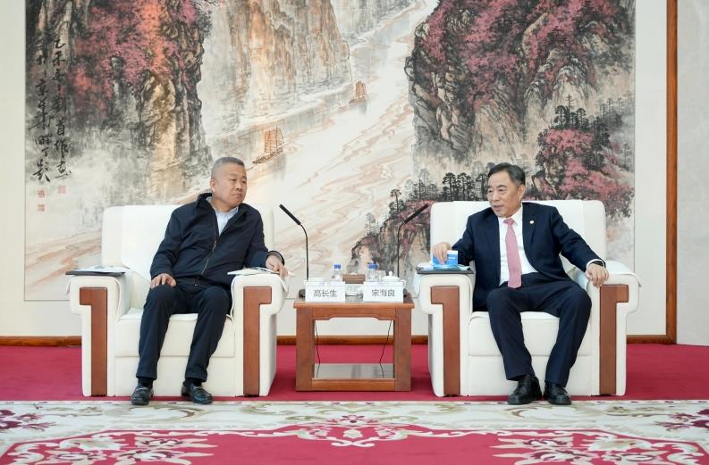 中國能建黨委書記、董事長宋海良與山東發(fā)展集團黨委書記、董事長高長生會談