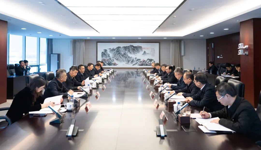 華電集團董事長江毅、總經(jīng)理葉向東與哈電集團董事長曹志安、總經(jīng)理黃偉舉行會談