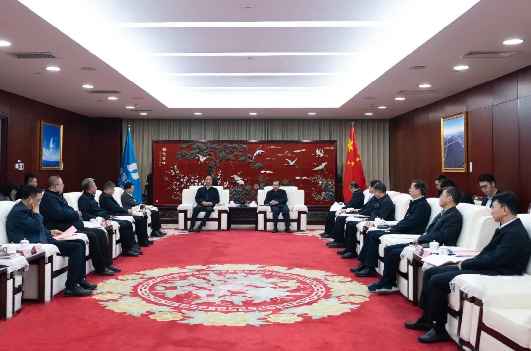 江毅與山西省委常委、常務(wù)副省長(zhǎng)盧東亮舉行會(huì)談