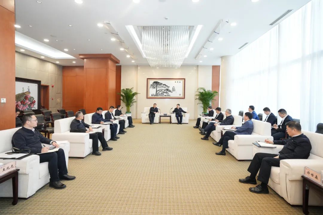 華能集團董事長溫樞剛、總經(jīng)理張文峰會見哈電集團董事長曹志安、總經(jīng)理黃偉