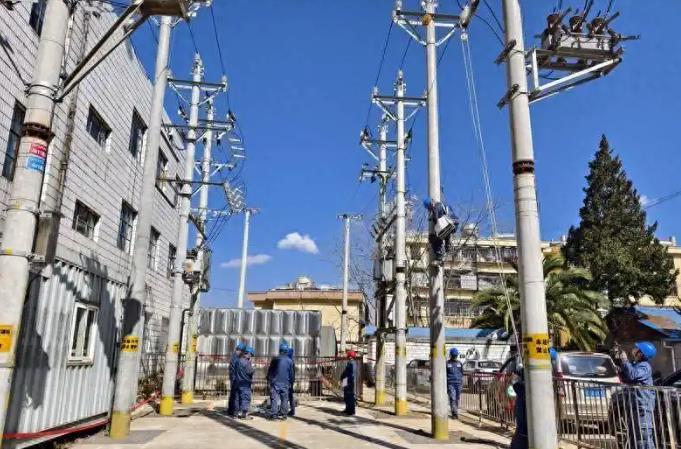 云南會澤供電局厲兵秣馬強技能 訓考結(jié)合礪精兵