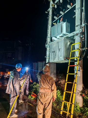 湖北通城：驚雷過(guò)后，150戶停電無(wú)訴求