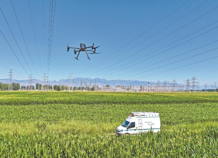 銀川供電公司“移動(dòng)式指揮車+無(wú)人機(jī)”巡線