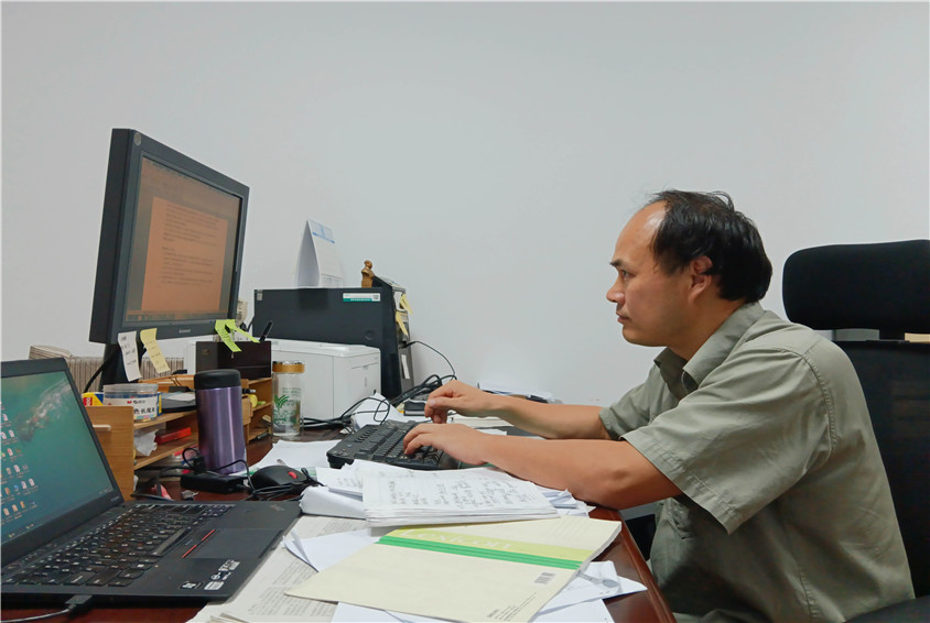 【老兵退伍  初心不改】周志勇： 執(zhí)筆如槍，他為萬家燈火寫春秋