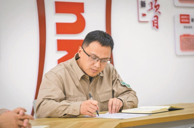 每個創(chuàng)新靈感都來自一線——記全國勞動模范蘇向陽