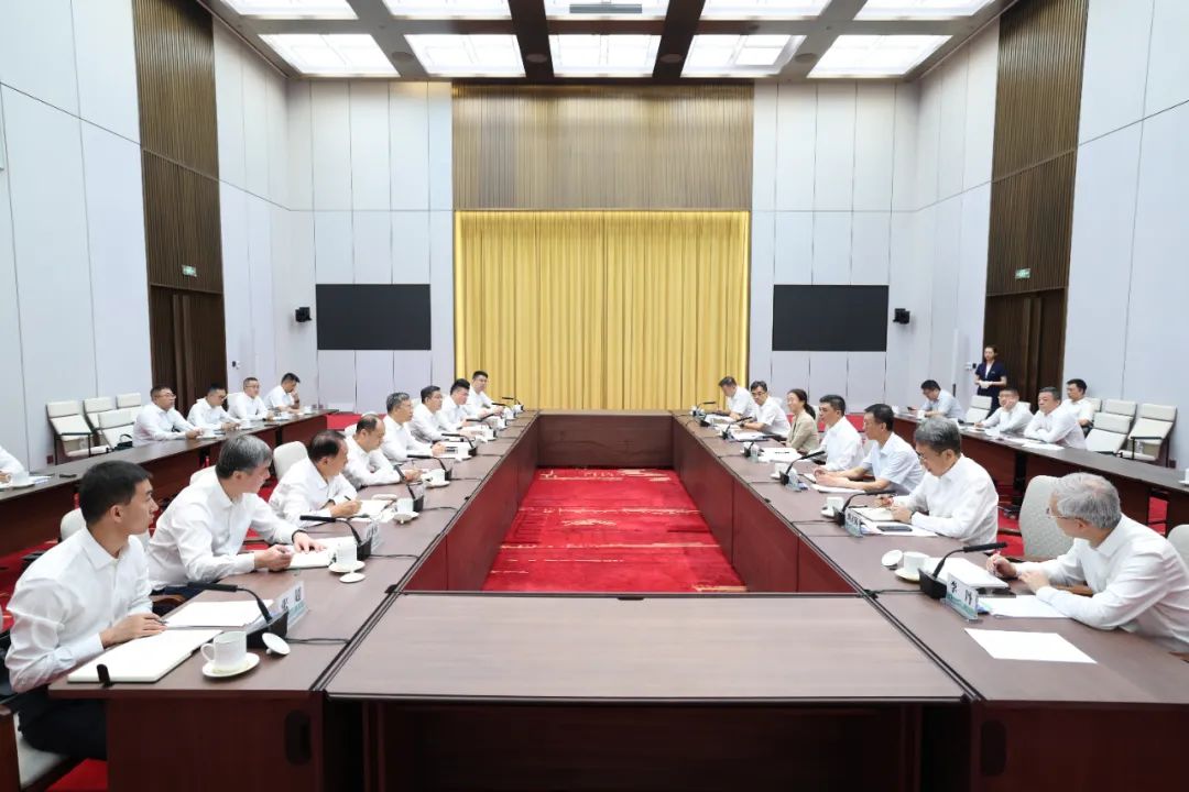 中國(guó)電氣裝備黨委副書(shū)記閆華鋒率隊(duì)到國(guó)家電網(wǎng)公司拜訪(fǎng)交流