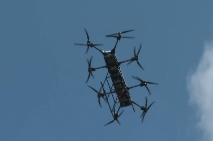 8軸16旋翼重載無(wú)人機(jī)在十堰上崗，助力電網(wǎng)建設(shè)