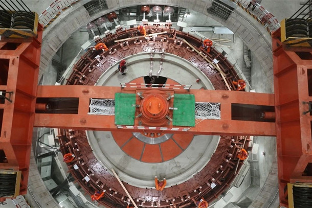 雙江口水電站首臺機(jī)組主體結(jié)構(gòu)安裝完成